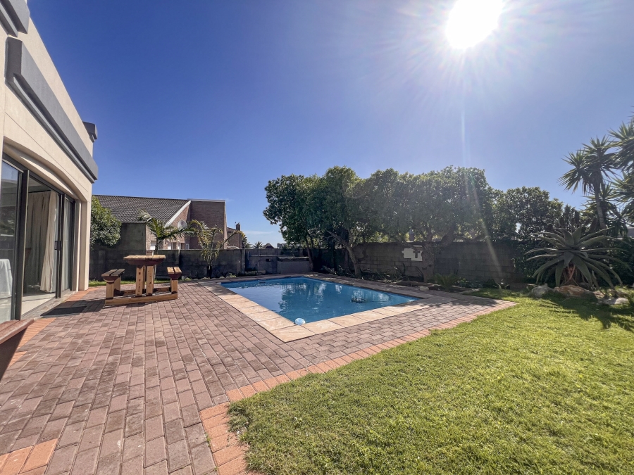 9 Bedroom Property for Sale in Myburgh Park Western Cape